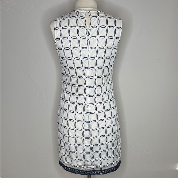 Sleeveless Geometric Pattern Dress - White and Navy - Picture 3 of 4